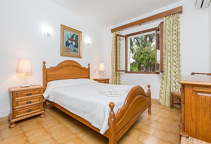 Double bedroom with A/C . - Villa Minerva . (Galería de imágenes) }}