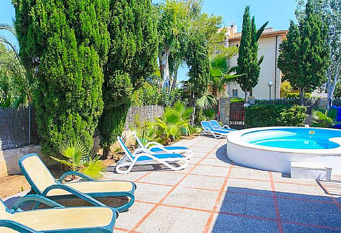 Private pool with terrace area . - Villa Minerva . (Galería de imágenes) }}