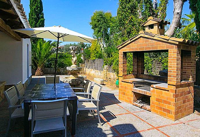 Terrace area with BBQ . - Villa Minerva . (Fotogalerie) }}