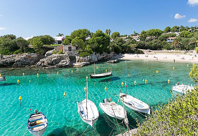 Cala Binisafua . - Villa Caprice . (Галерея фотографий) }}