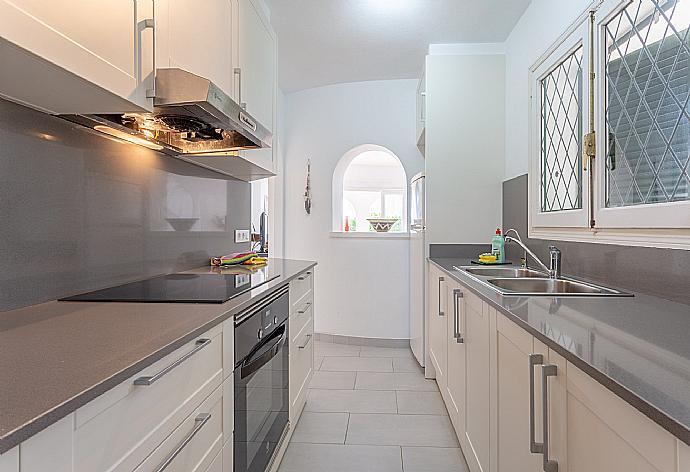 Equipped kitchen . - Villa Caprice . (Fotogalerie) }}