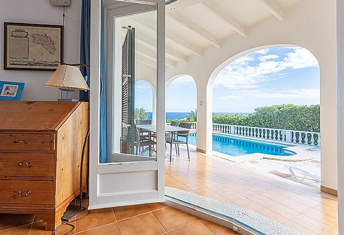 Living room with sofas, WiFi internet, TV, DVD player, ornamental fire place, and pool terrace access  . - Villa Caprice . (Fotogalerie) }}