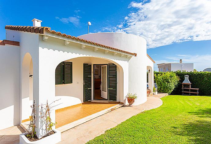 Entrance to villa . - Villa Caprice . (Galerie de photos) }}