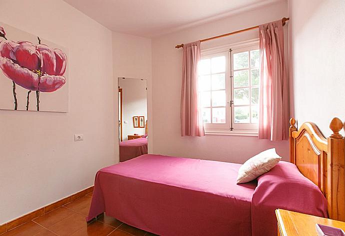 Single bedroom . - Villa Pepa . (Fotogalerie) }}