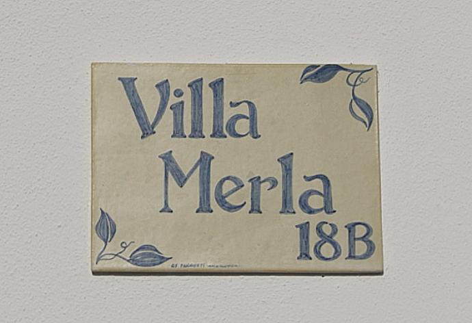 Villa Merla signage . - Villa Merla . (Fotogalerie) }}