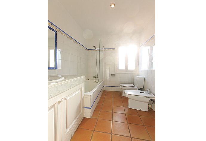 Bathroom with bath . - Villa Merla . (Fotogalerie) }}