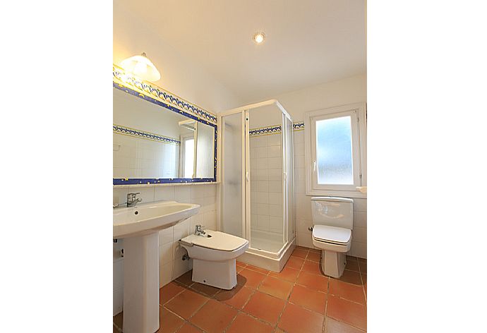 Bathroom with shower  . - Villa Merla . (Fotogalerie) }}