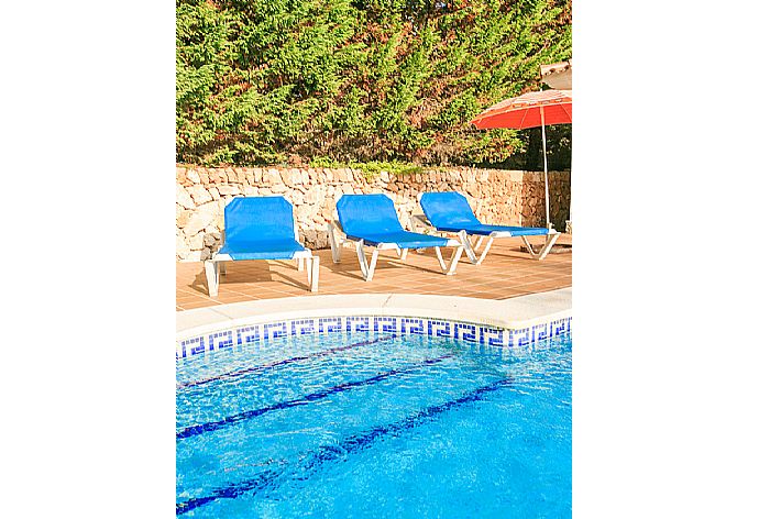 Relaxing sun loungers . - Villa Merla . (Fotogalerie) }}