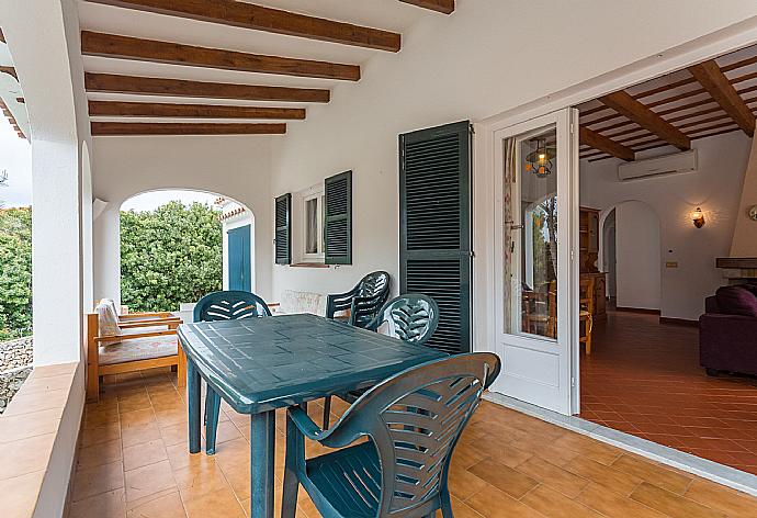 Outdoor sheltered patio . - Villa Trepuco Uno . (Galería de imágenes) }}