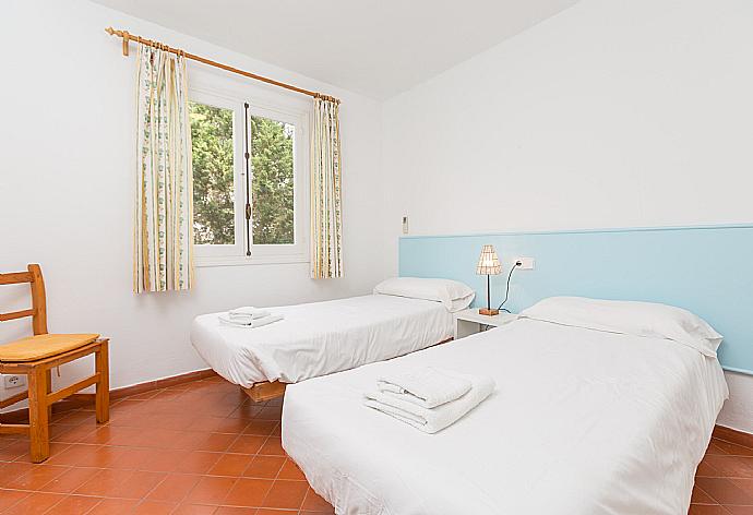 Twin bedroom with A/C . - Villa Trepuco Uno . (Galería de imágenes) }}