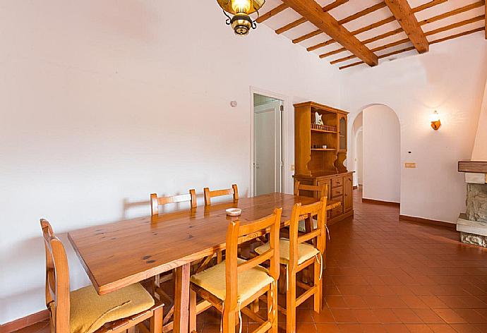 Dining area . - Villa Trepuco Uno . (Fotogalerie) }}