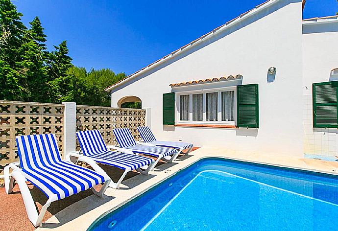 Private pool with terrace area . - Villa Trepuco Uno . (Photo Gallery) }}