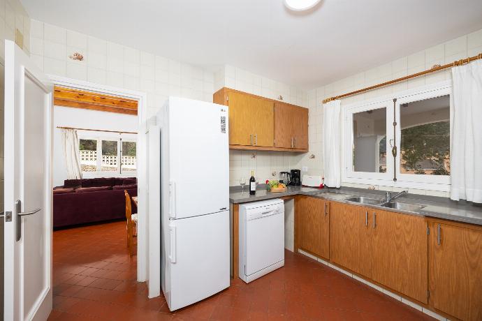 Double bedroom with A/C . - Villa Trepuco Uno . (Photo Gallery) }}