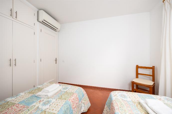 Twin bedroom with A/C . - Villa Trepuco Uno . (Photo Gallery) }}