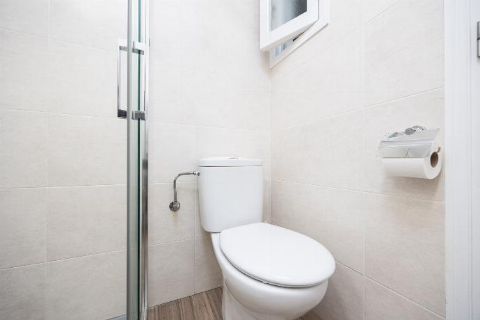 Family bathroom with shower . - Villa Trepuco Uno . (Photo Gallery) }}