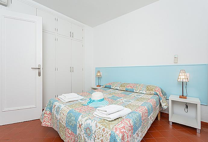 Double bedroom with A/C . - Villa Trepuco Dos . (Fotogalerie) }}