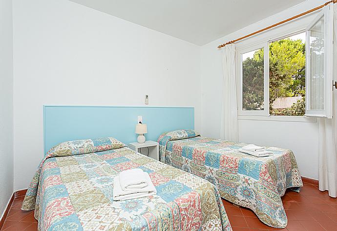 Twin bedroom with A/C . - Villa Trepuco Dos . (Galleria fotografica) }}