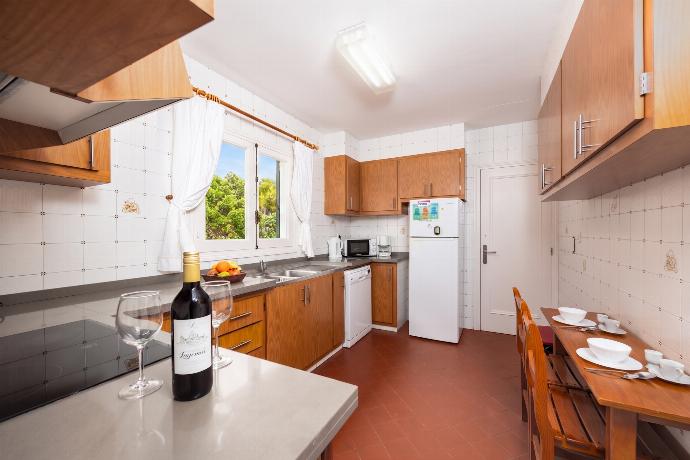 Equipped kitchen . - Villa Trepuco Dos . (Photo Gallery) }}
