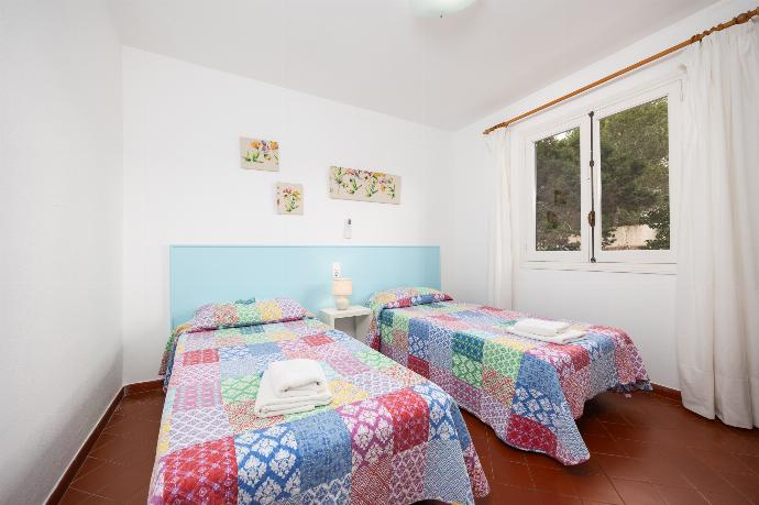 Twin bedroom with A/C . - Villa Trepuco Dos . (Photo Gallery) }}