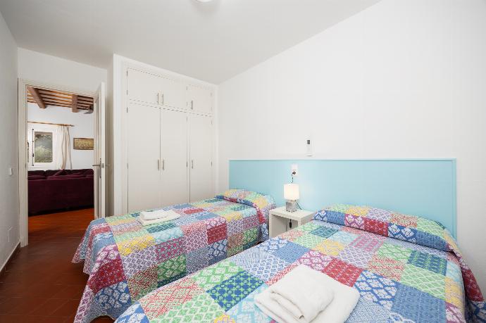 Twin bedroom with A/C . - Villa Trepuco Dos . (Photo Gallery) }}