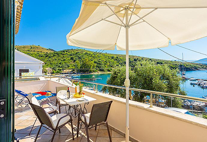 ,Beautiful apartment with private terrace and sea views . - Theophilos 2 . (Galerie de photos) }}