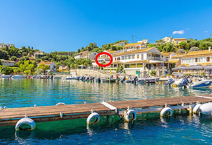 View of St Stephanos showing location of Theophilos 2 . - Theophilos 2 . (Galería de imágenes) }}