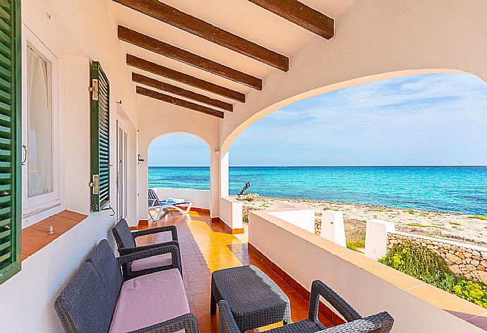 Sheltered terrace area with panoramic sea views . - Voramar Waterfront . (Fotogalerie) }}