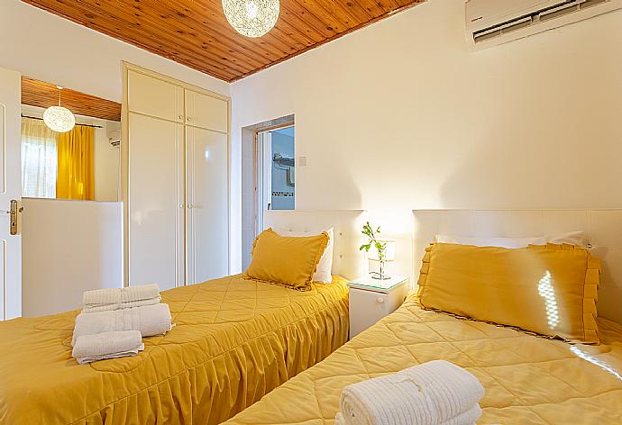 Twin bedroom with en suite bathroom and A/C . - Villa Constantinos . (Photo Gallery) }}