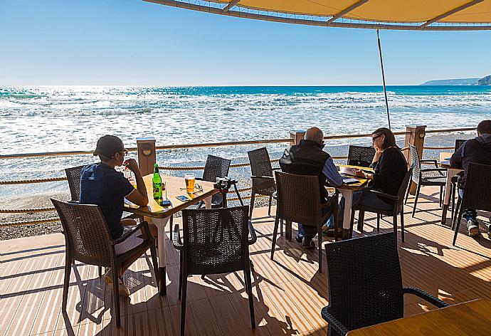 Waterfront dining . - Villa Zenon . (Галерея фотографий) }}