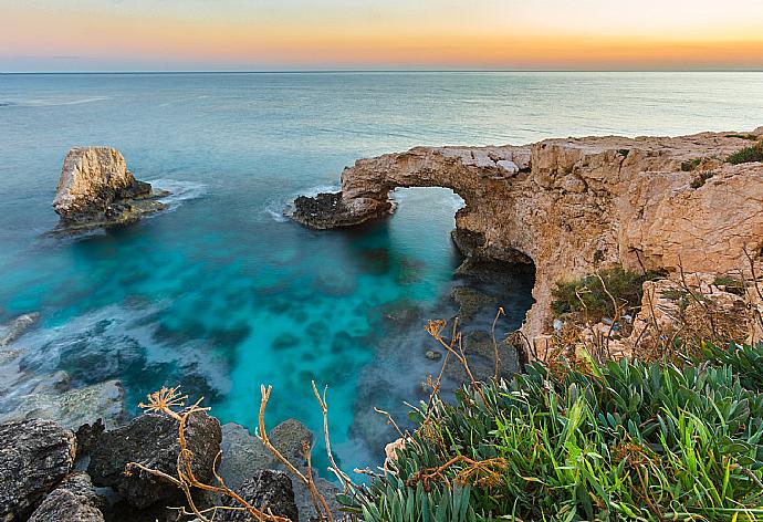 Love Bridge, Ayia Napa . - Villa Zenon . (Galería de imágenes) }}