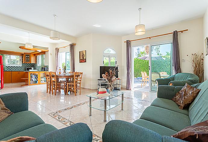 Open-plan living room with sofas, dining area, kitchen, WiFi internet, satellite TV, and terrace access . - Villa Zenon . (Galería de imágenes) }}