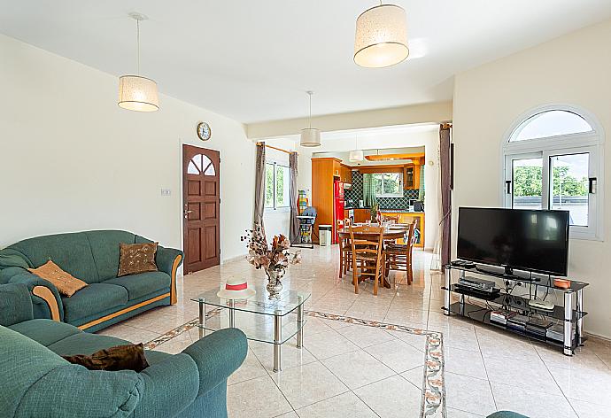 Open-plan living room with sofas, dining area, kitchen, WiFi internet, satellite TV, and terrace access . - Villa Zenon . (Galleria fotografica) }}