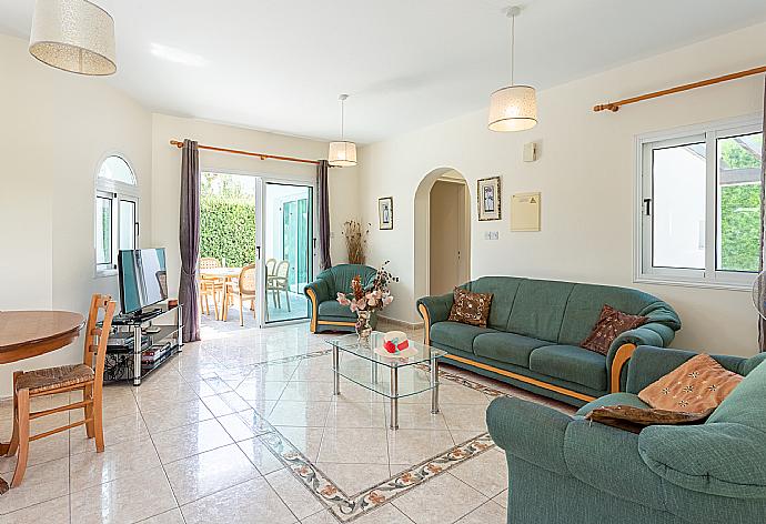 Open-plan living room with sofas, dining area, kitchen, WiFi internet, satellite TV, and terrace access . - Villa Zenon . (Galleria fotografica) }}