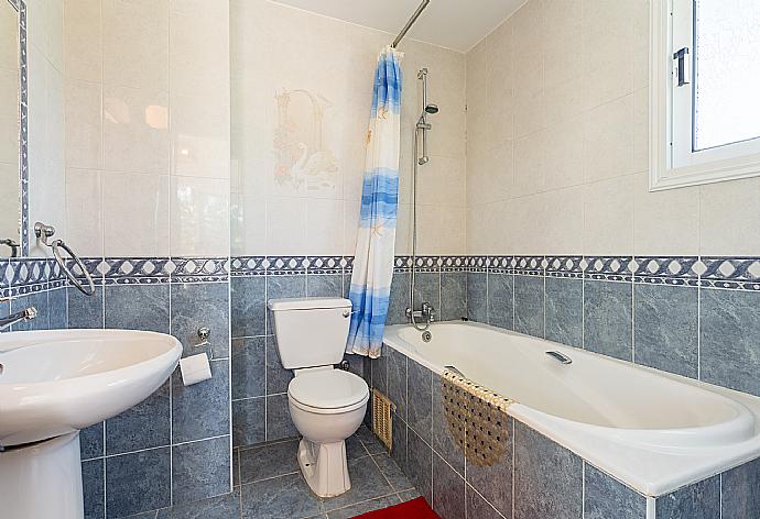 En suite bathroom with bath and shower . - Villa Zenon . (Photo Gallery) }}