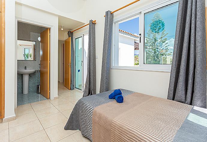 Twin bedroom with en suite bathroom, A/C, and upper terrace access . - Villa Zenon . (Photo Gallery) }}