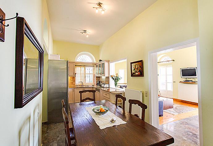 Open plan dining area . - House On The Rocks . (Fotogalerie) }}