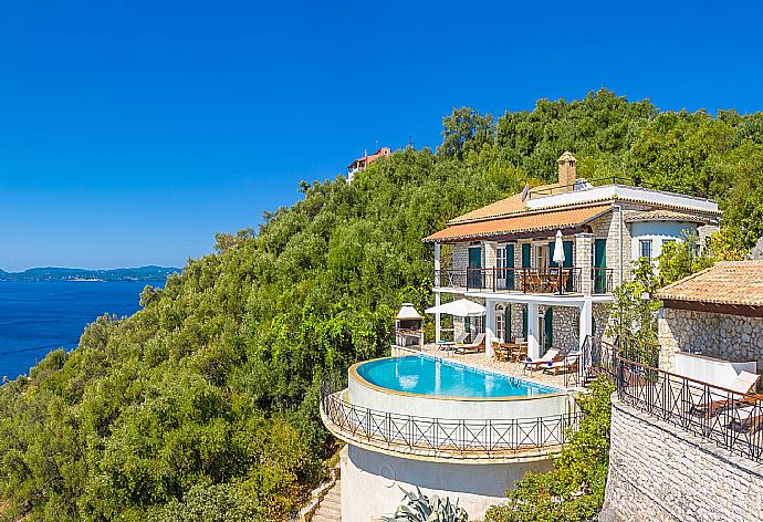 ,Beautiful villa with private infinity pool and terrace with panoramic sea views . - House On The Rocks . (Fotogalerie) }}
