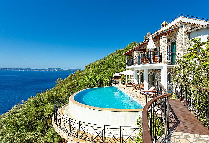 Beautiful villa with private infinity pool and terrace with panoramic sea views . - House On The Rocks . (Fotogalerie) }}