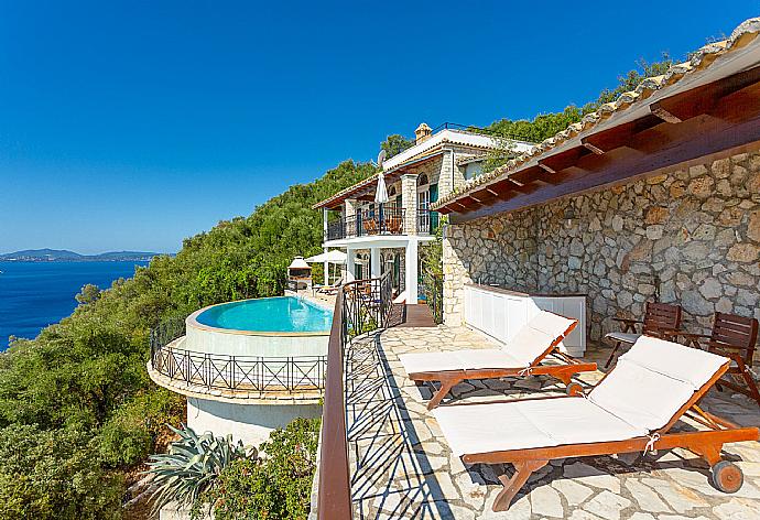 Beautiful villa with private infinity pool and terrace with panoramic sea views . - House On The Rocks . (Fotogalerie) }}