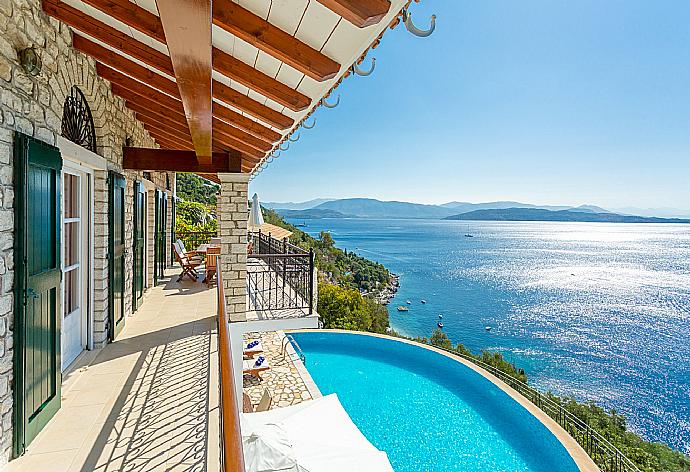 Beautiful villa with private infinity pool and terrace with panoramic sea views . - House On The Rocks . (Fotogalerie) }}