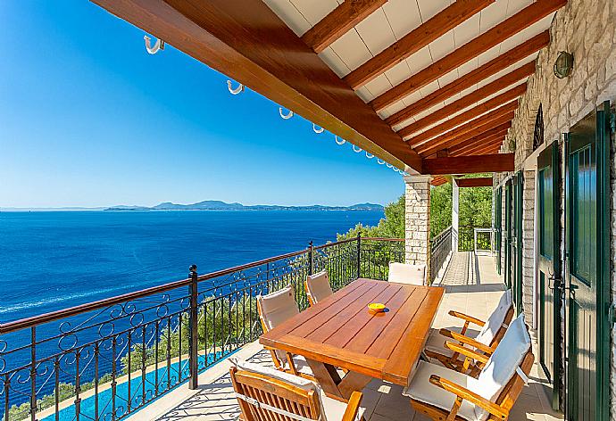 Beautiful villa with private infinity pool and terrace with panoramic sea views . - House On The Rocks . (Fotogalerie) }}