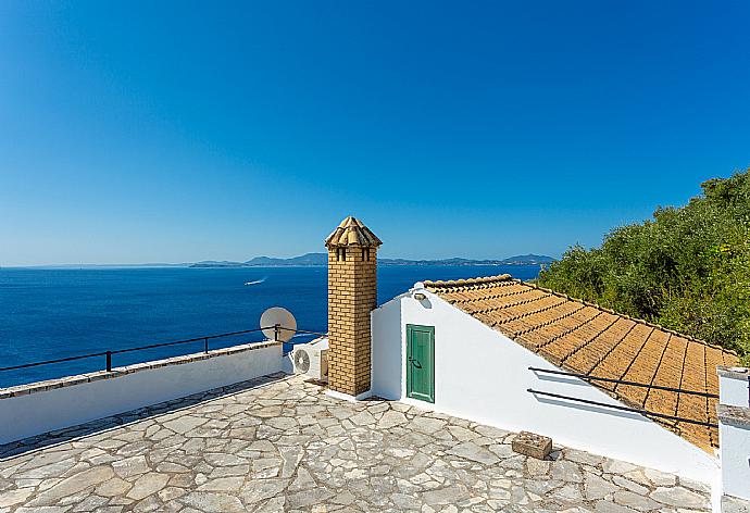 Roof terrace with panoramic sea views . - House On The Rocks . (Fotogalerie) }}