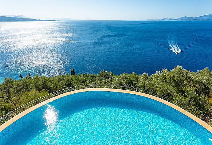 Private infinity pool with panoramic sea views . - House On The Rocks . (Fotogalerie) }}