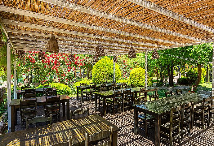 Restaurant at Paradise Club . - Villa Asli Paradise . (Fotogalerie) }}