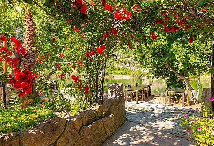 Paradise Villas restaurant . - Villa Bercu Paradise . (Галерея фотографий) }}