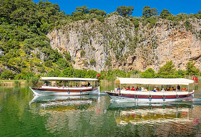 River views at the Paradise Villas restaurant . - Villa Bercu Paradise . (Fotogalerie) }}