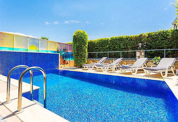 Private pool and terrace area . - Villa Deniz Paradise . (Galería de imágenes) }}