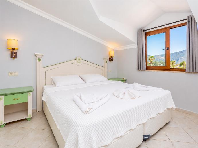Double bedroom with en suite bathroom and A/C . - Villa Deniz Paradise . (Fotogalerie) }}
