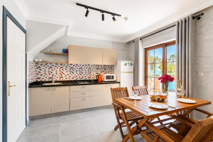 Equipped kitchen . - Villa Deniz Paradise . (Fotogalerie) }}