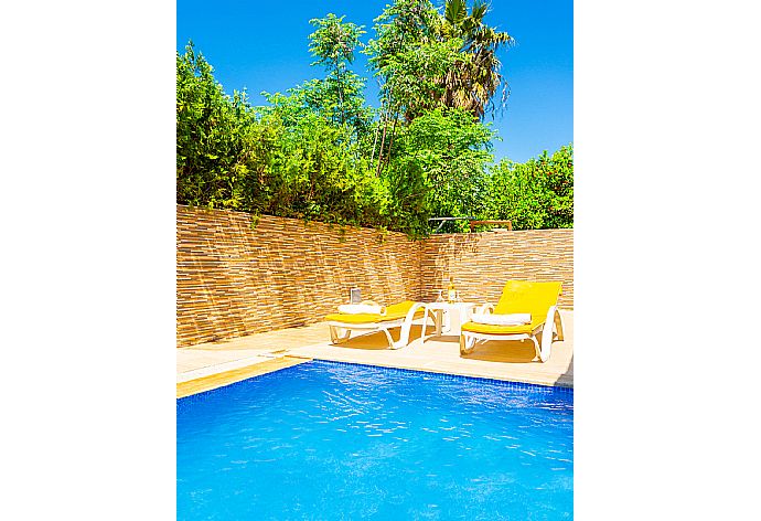 Private pool and terrace . - Villa Derya Paradise . (Galerie de photos) }}